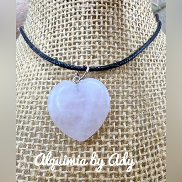 Black cord short necklace with pink chunky quartz heart pendant - Picture 1 of 1